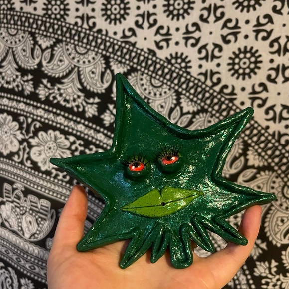 Pot leaf ashtray/incense burner - Picture 1 of 3